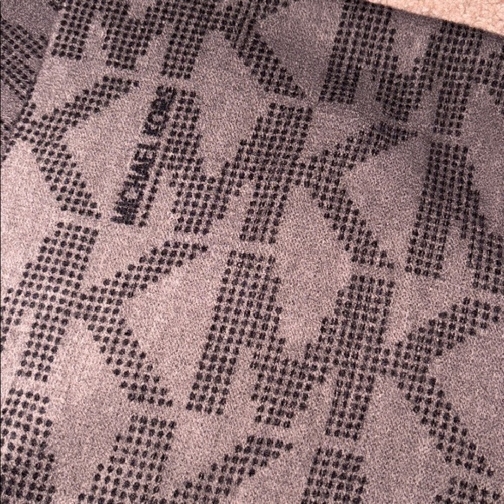 Michael Kors Knit infinity scarf in Neutral Tones